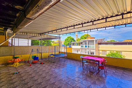 Casa à venda com 309m², 5 quartos e 2 vagas Casa à venda com 309m², 5 quartos e 2 vagasTerraço