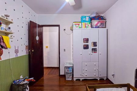 Casa à venda com 309m², 5 quartos e 2 vagas Casa à venda com 309m², 5 quartos e 2 vagasQuarto