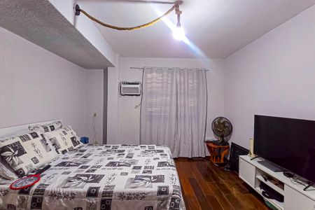 Casa à venda com 309m², 5 quartos e 2 vagas Casa à venda com 309m², 5 quartos e 2 vagasQuarto