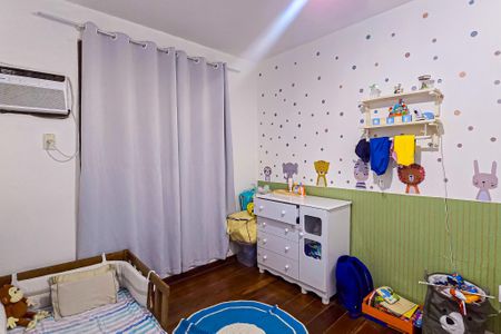 Casa à venda com 309m², 5 quartos e 2 vagas Casa à venda com 309m², 5 quartos e 2 vagasQuarto