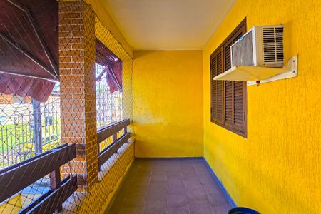 Casa à venda com 309m², 5 quartos e 2 vagas Casa à venda com 309m², 5 quartos e 2 vagasVaranda
