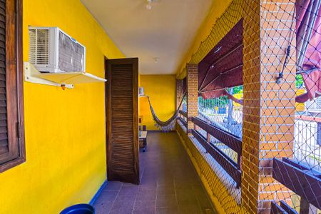 Casa à venda com 309m², 5 quartos e 2 vagas Casa à venda com 309m², 5 quartos e 2 vagasVaranda