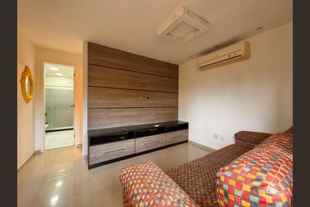 Casa de condomínio para alugar com 210m², 4 quartos e 2 vagasSala