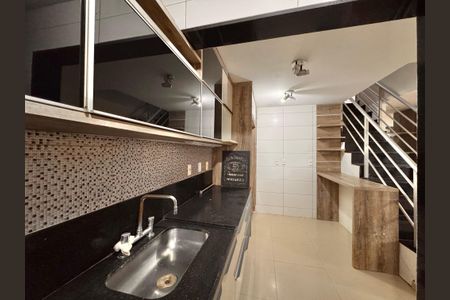 Casa de condomínio para alugar com 210m², 4 quartos e 2 vagasCozinha 