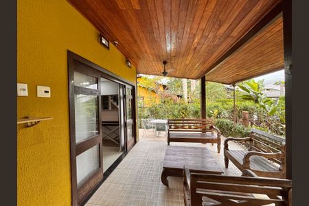 Casa de condomínio para alugar com 210m², 4 quartos e 2 vagasÁrea externa