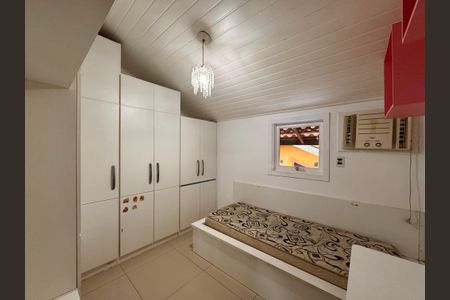 Casa de condomínio para alugar com 210m², 4 quartos e 2 vagasQuarto 1