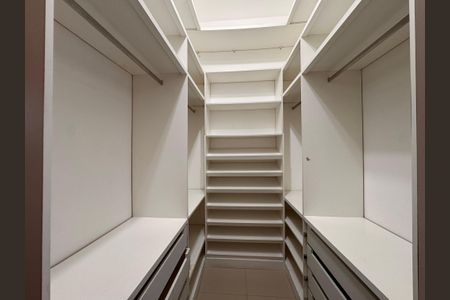 Casa de condomínio para alugar com 210m², 4 quartos e 2 vagasSuíte 1