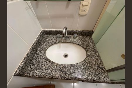 Casa de condomínio para alugar com 210m², 4 quartos e 2 vagasBanheiro Social