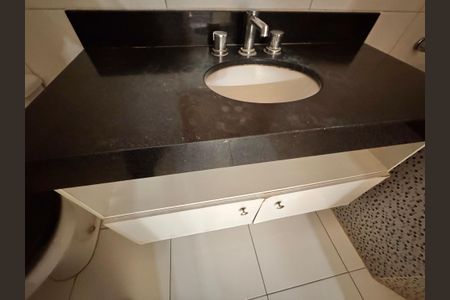 Casa de condomínio para alugar com 210m², 4 quartos e 2 vagasSuíte 1 - Banheiro