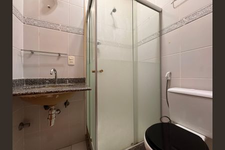 Casa de condomínio para alugar com 210m², 4 quartos e 2 vagasBanheiro Social