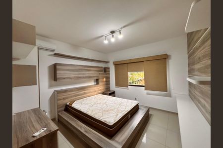 Casa de condomínio para alugar com 210m², 4 quartos e 2 vagasSuíte 