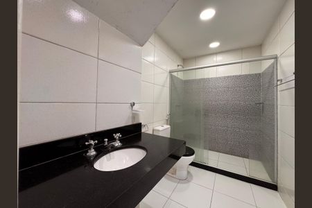 Casa de condomínio para alugar com 210m², 4 quartos e 2 vagasBanheiro Social