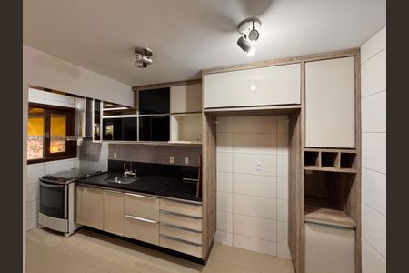 Casa de condomínio para alugar com 210m², 4 quartos e 2 vagasCozinha 