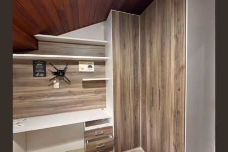 Casa de condomínio para alugar com 210m², 4 quartos e 2 vagasQuarto 2