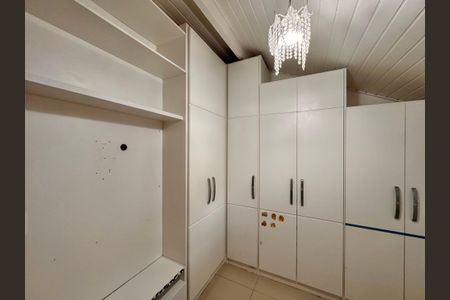 Casa de condomínio para alugar com 210m², 4 quartos e 2 vagasQuarto 1