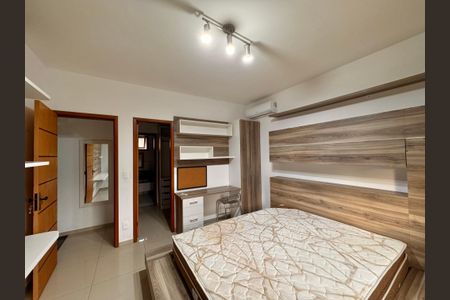 Casa de condomínio para alugar com 210m², 4 quartos e 2 vagasSuíte 1