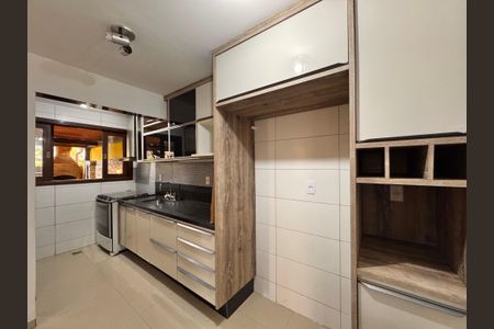 Casa de condomínio para alugar com 210m², 4 quartos e 2 vagasCozinha 