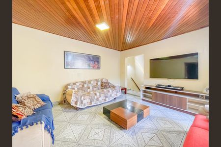 Casa à venda com 200m², 3 quartos e 2 vagasSala