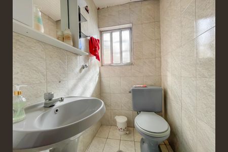 Casa à venda com 200m², 3 quartos e 2 vagasBanheiro da Suíte 2