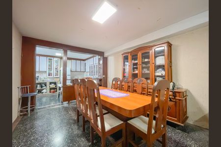 Casa à venda com 200m², 3 quartos e 2 vagasCopa
