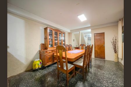 Casa à venda com 200m², 3 quartos e 2 vagasCopa