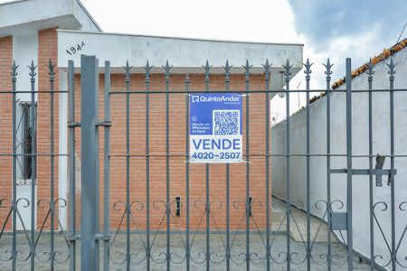 Casa à venda com 142m², 3 quartos e 4 vagas Casa à venda com 142m², 3 quartos e 4 vagasFachada