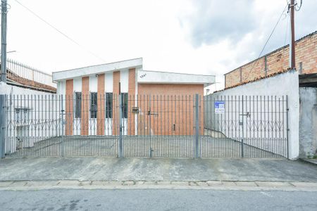 Casa à venda com 142m², 3 quartos e 4 vagas Casa à venda com 142m², 3 quartos e 4 vagasFachada