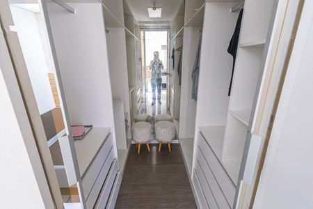 Apartamento à venda com 148m², 3 quartos e 3 vagas Apartamento à venda com 148m², 3 quartos e 3 vagascloset