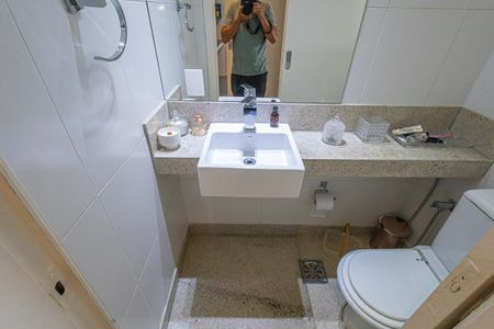 Apartamento à venda com 148m², 3 quartos e 3 vagas Apartamento à venda com 148m², 3 quartos e 3 vagaslavabo