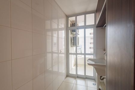 Apartamento para alugar com 114m², 3 quartos e 1 vagaÁrea de Serviço