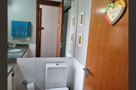 Apartamento à venda com 58m², 2 quartos e 1 vaga Apartamento à venda com 58m², 2 quartos e 1 vagaBanheiro