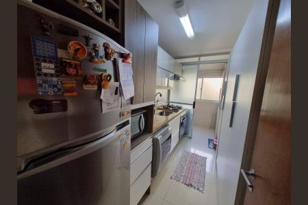 Cozinha de apartamento à venda com 2 quartos, 58m² em Jardim Carvalho, Porto Alegre