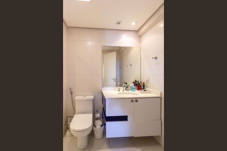 Apartamento à venda com 150m², 4 quartos e 2 vagasBanheiro do Quarto 2 suíte 