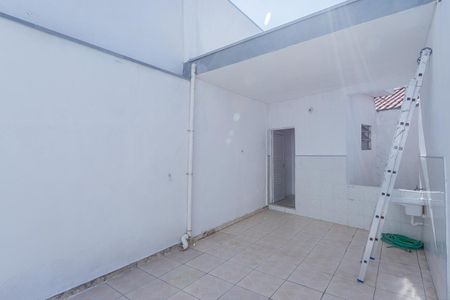 Casa para alugar com 218m², 2 quartos e 1 vagaÁrea de Serviço e quintal