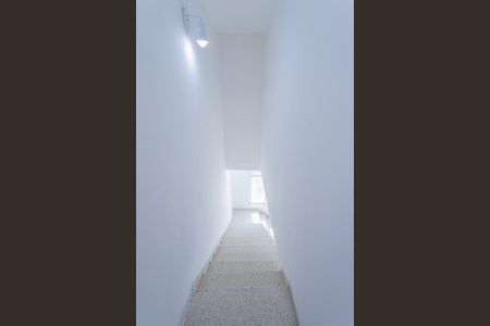 Casa para alugar com 218m², 2 quartos e 1 vagaEscada