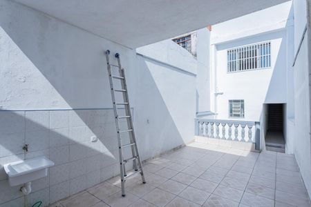 Casa para alugar com 218m², 2 quartos e 1 vagaÁrea de Serviço e quintal