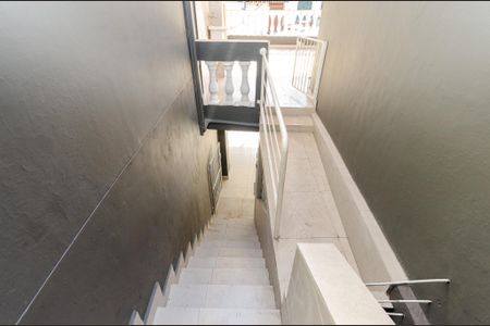 Casa à venda com 210m², 4 quartos e 2 vagasEscada