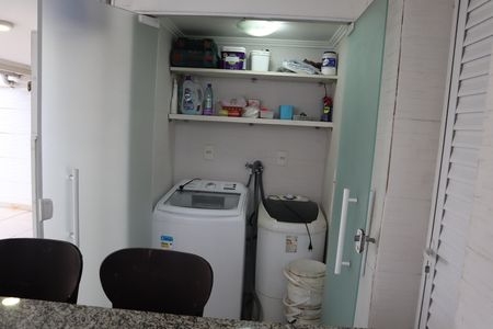 Apartamento à venda com 178m², 3 quartos e 2 vagasAREA LAVANDERIA 