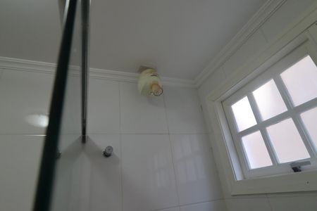 Casa para alugar com 380m², 4 quartos e 4 vagasBanheiro