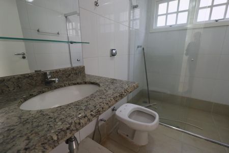 Casa para alugar com 380m², 4 quartos e 4 vagasBanheiro