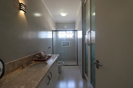 Casa para alugar com 380m², 4 quartos e 4 vagasBanheiro da Suíte 2