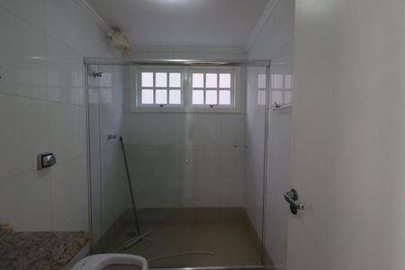 Casa para alugar com 380m², 4 quartos e 4 vagasBanheiro 