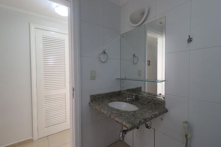 Casa para alugar com 380m², 4 quartos e 4 vagasBanheiro