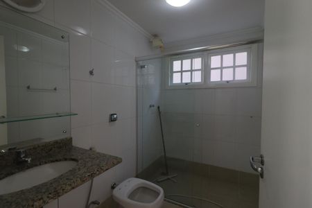 Casa para alugar com 380m², 4 quartos e 4 vagasBanheiro