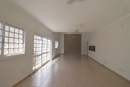 Casa para alugar com 380m², 4 quartos e 4 vagasSala