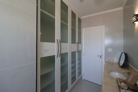 Casa para alugar com 380m², 4 quartos e 4 vagasBanheiro da Suíte 2