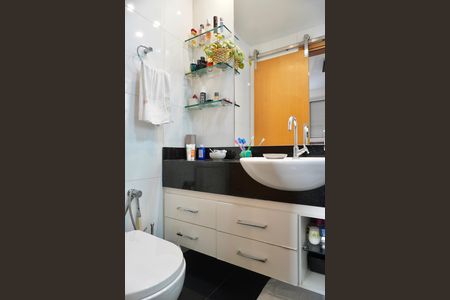 Apartamento à venda com 80m², 3 quartos e 2 vagasBanheiro da Suíte