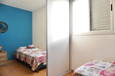 Apartamento à venda com 80m², 3 quartos e 2 vagasQuarto 2