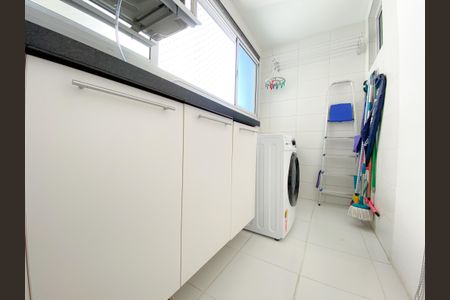 Apartamento à venda com 96m², 3 quartos e 2 vagas Apartamento à venda com 96m², 3 quartos e 2 vagasÁrea de Serviço