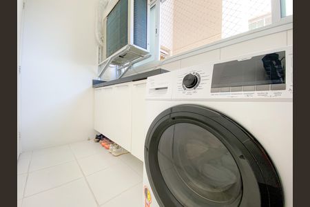 Apartamento à venda com 96m², 3 quartos e 2 vagas Apartamento à venda com 96m², 3 quartos e 2 vagasÁrea de Serviço